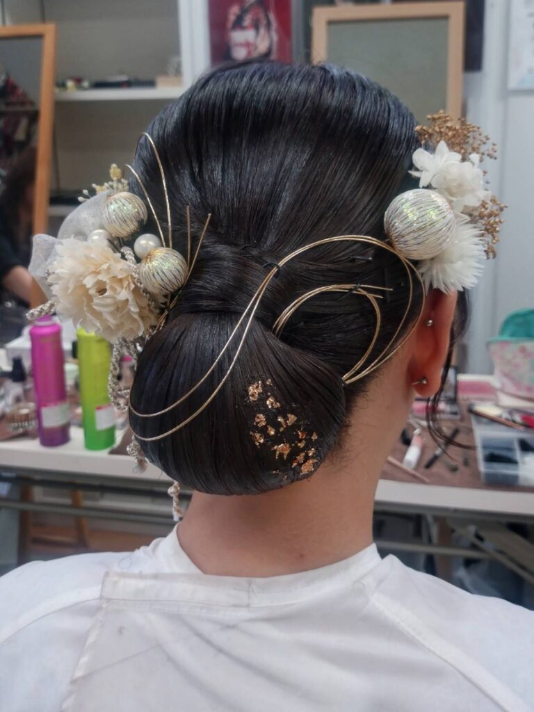 【タイトシニヨン】