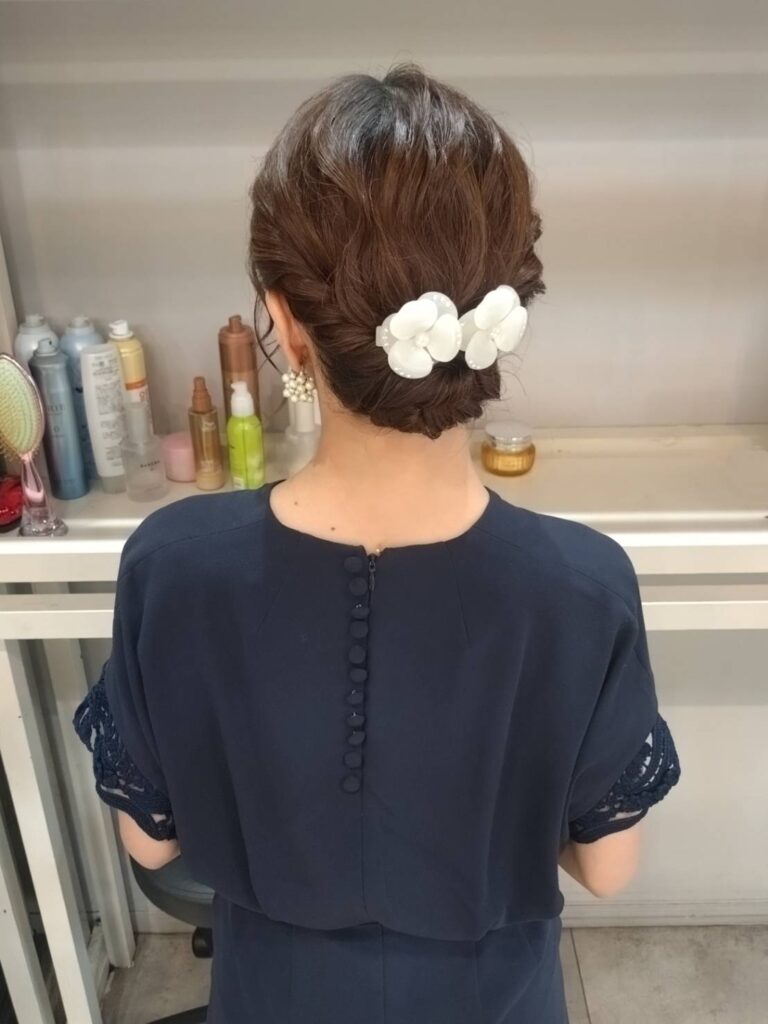 どの世代・シーンにも大人気のまとめ髪スタイル！