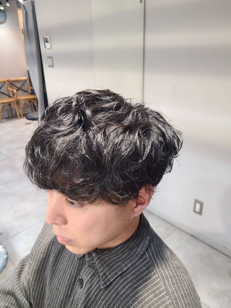 短めのヘアにパーマ