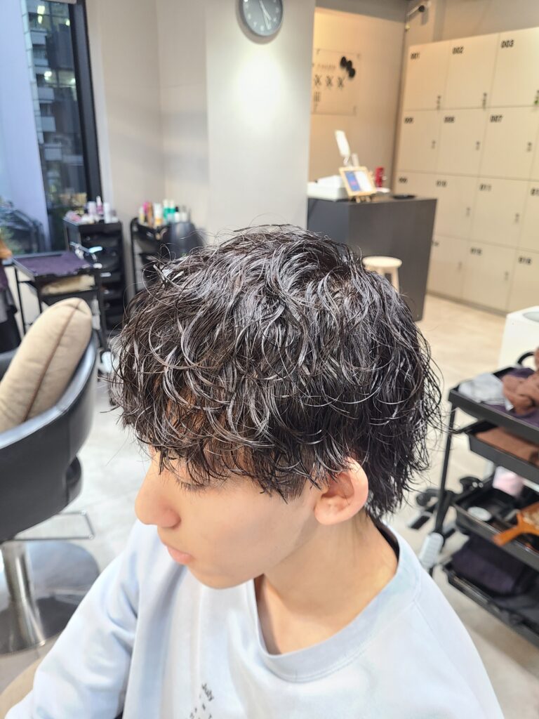 ウルフカットに波巻きパーマ