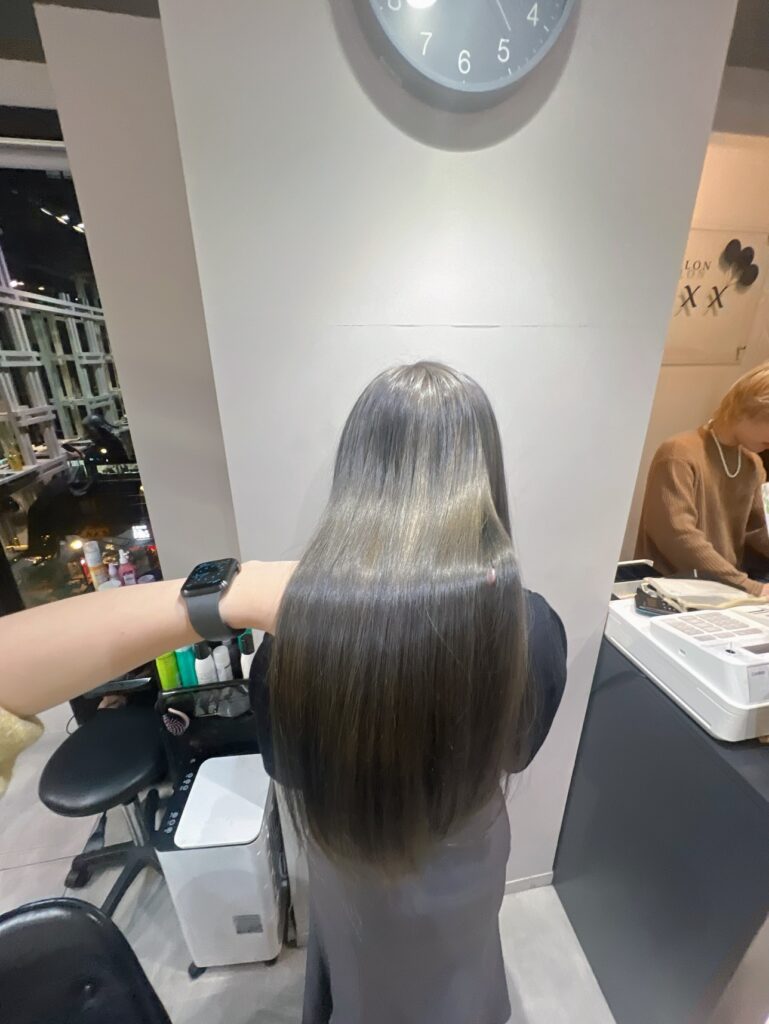 オリーブグレージュ