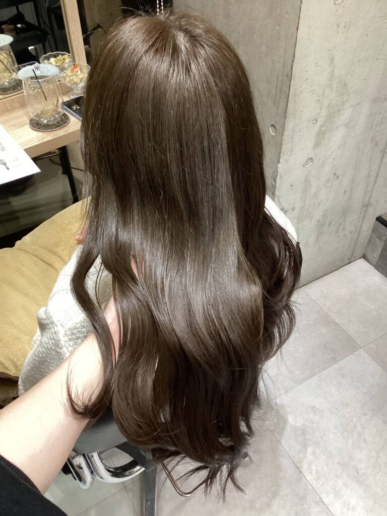 透明感のある赤みレスカラー