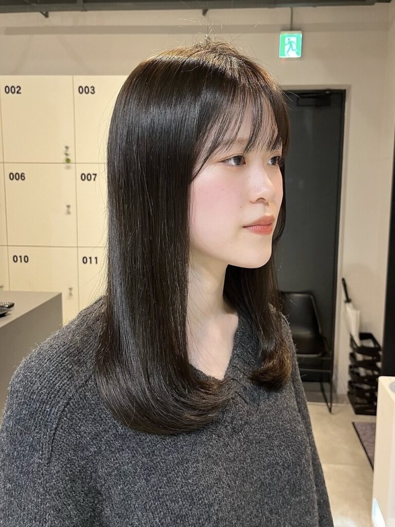 ダークオリーブカラーで赤み撃退