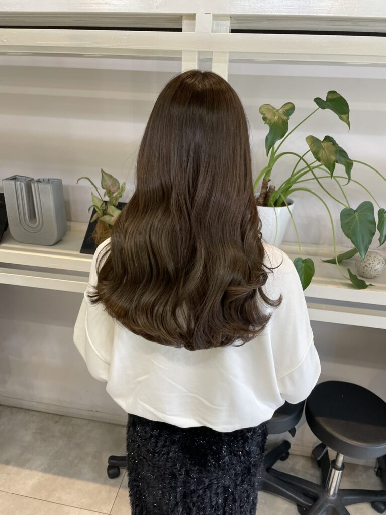 オリーブベージュ