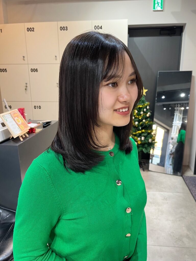 アッシュブラウンで暗めでも透明感を！