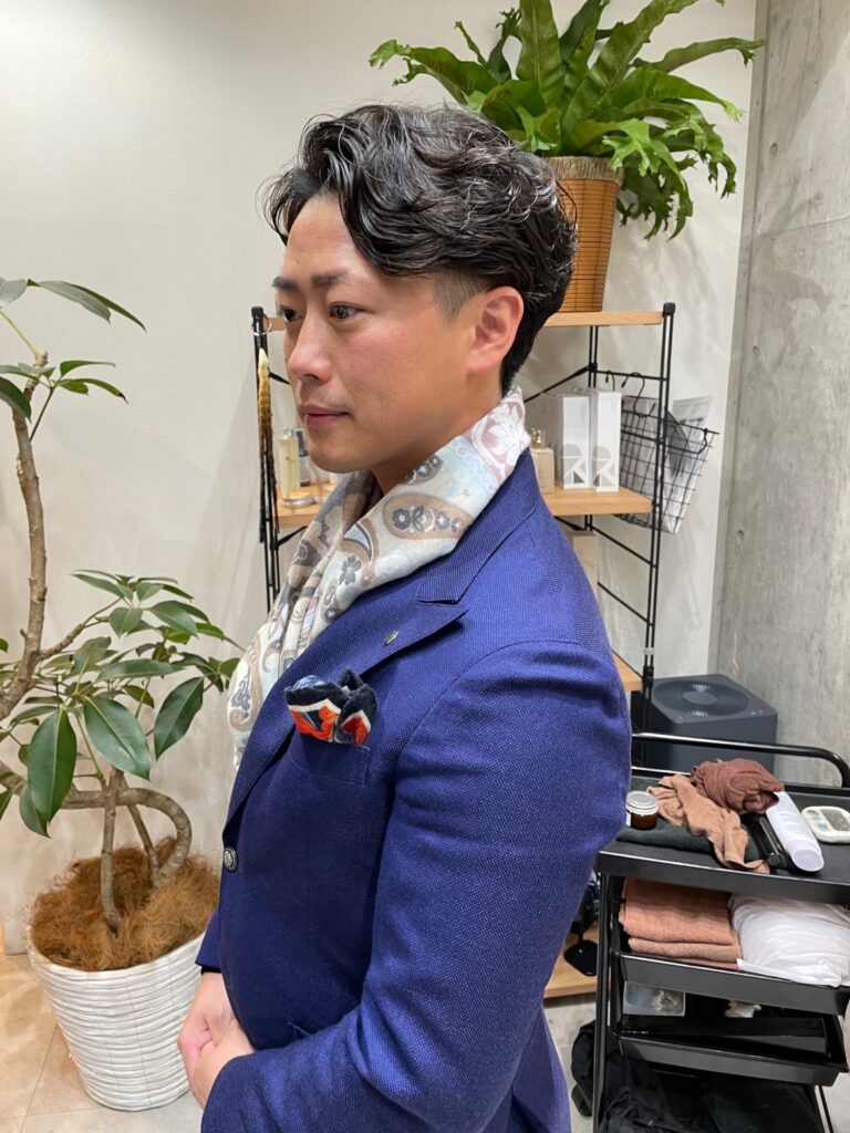 パーマとカットでつくるビジネススタイル