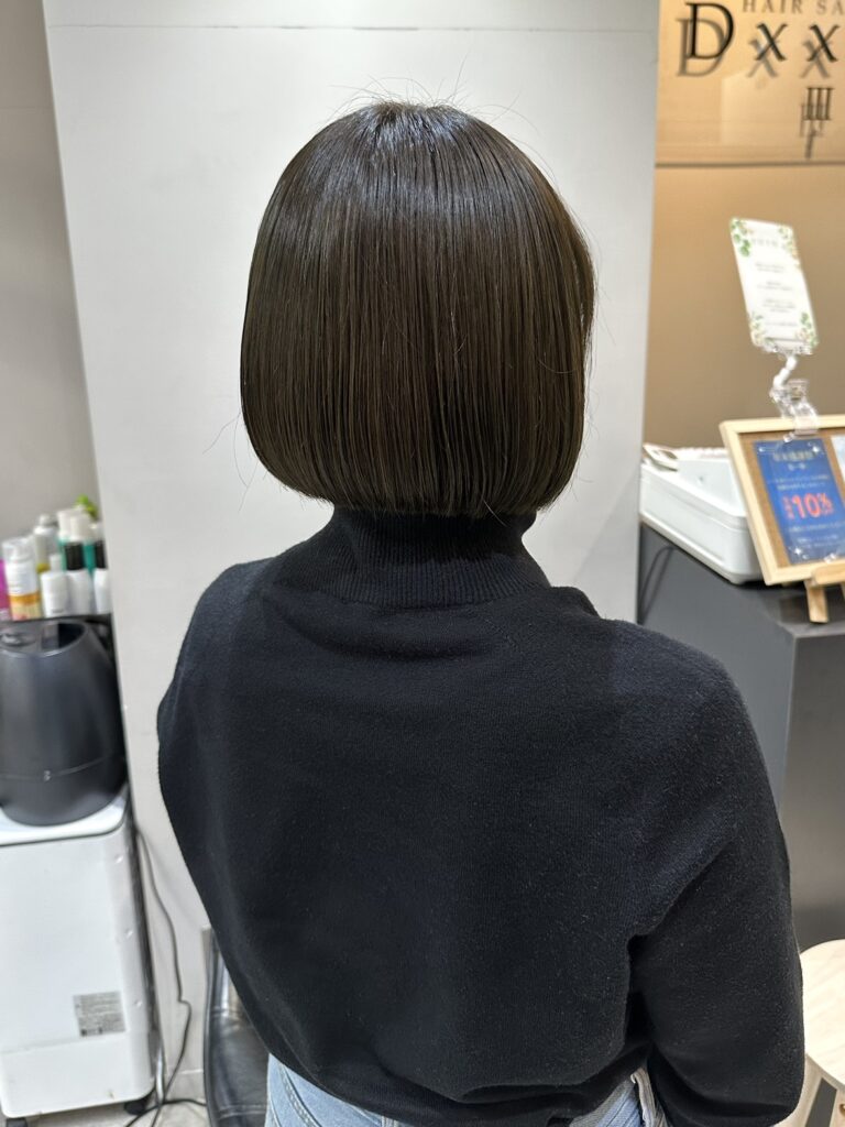 ボブ×暗めオリーブベージュ