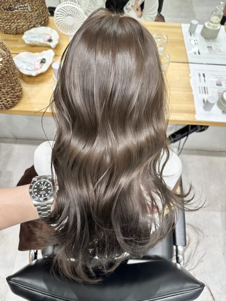 オリーブグレージュ
