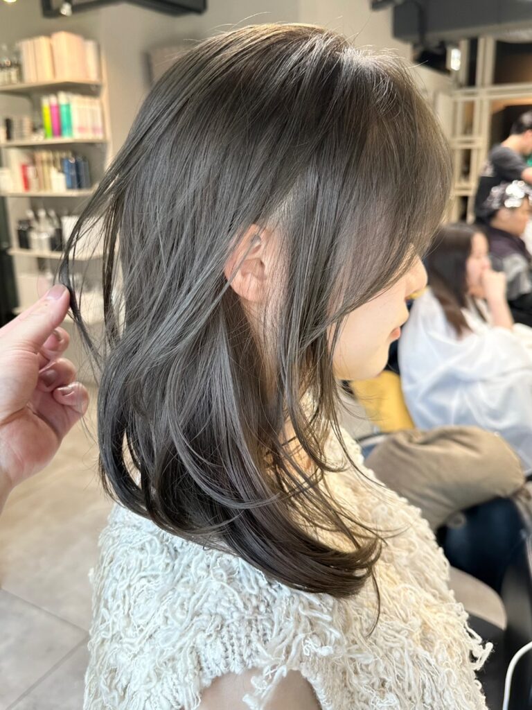 透明感グレージュカラー