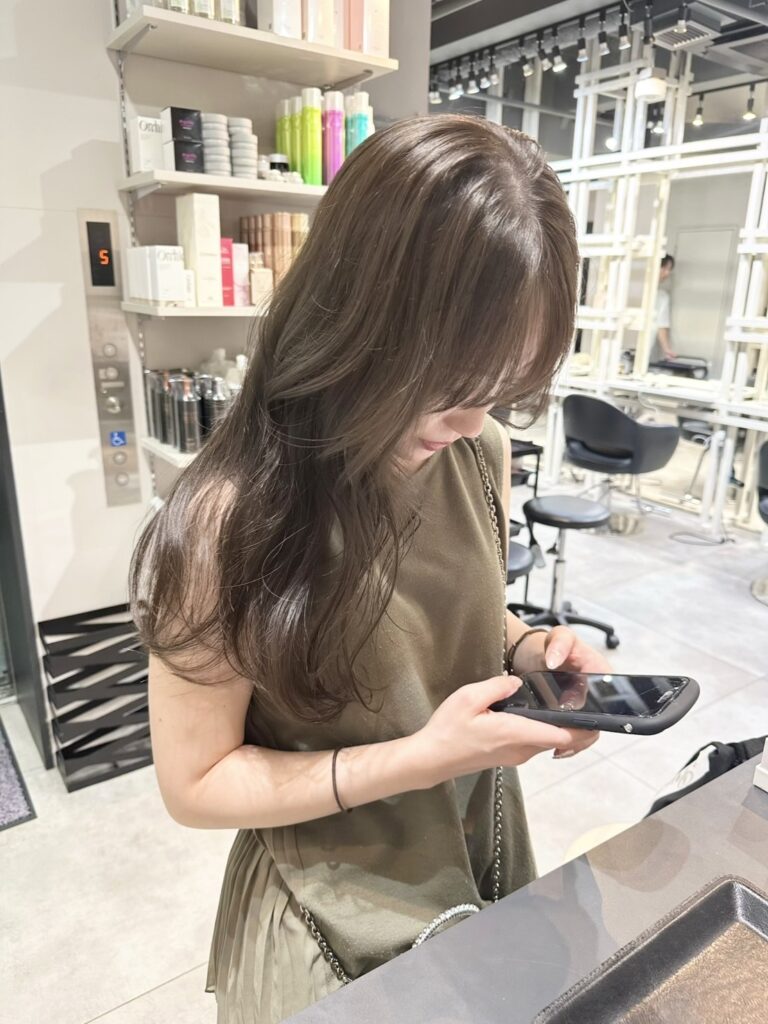 【透明感グレージュ × レイヤーロング】