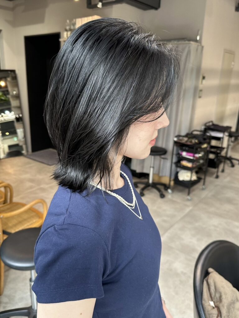 ブルーブラックのレイヤーボブ♪