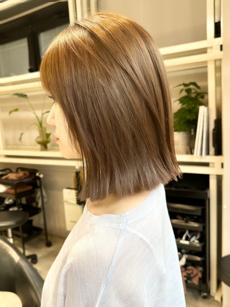 【赤みを抑えた柔らかベージュカラー】