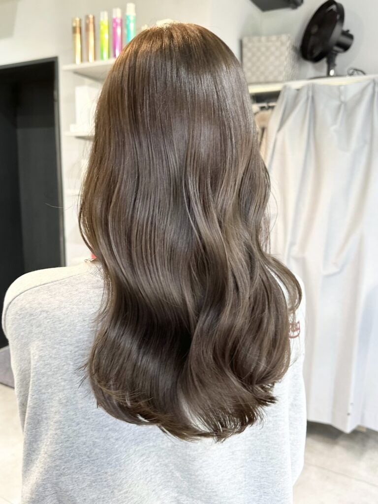 オリーブグレージュ