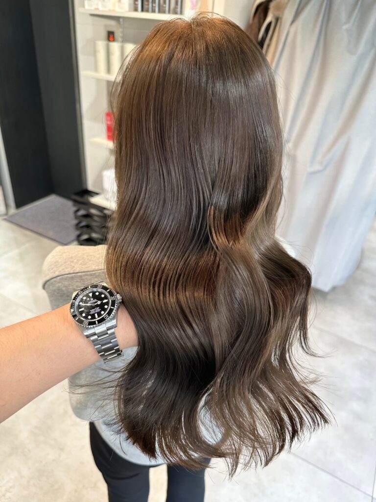 柔らかい透け感と、落ち着いた大人っぽさ