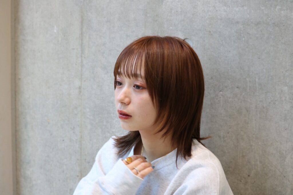 肩ラインのミディアムにレイヤー