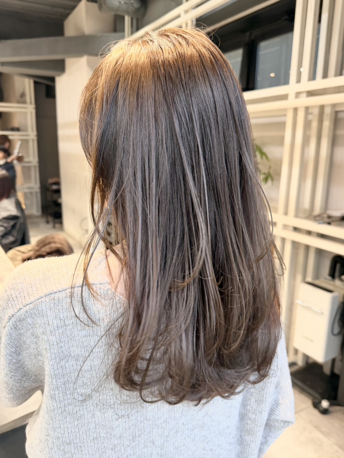 ベージュとグレー