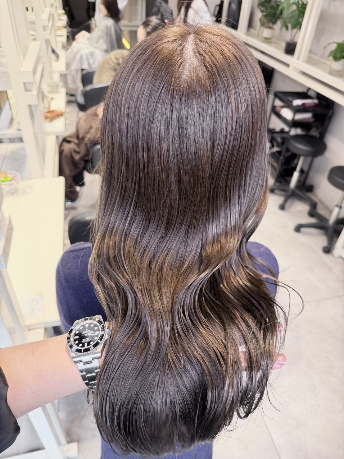 やわらかいグレージュカラー