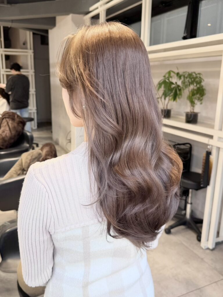 オリーブベージュ