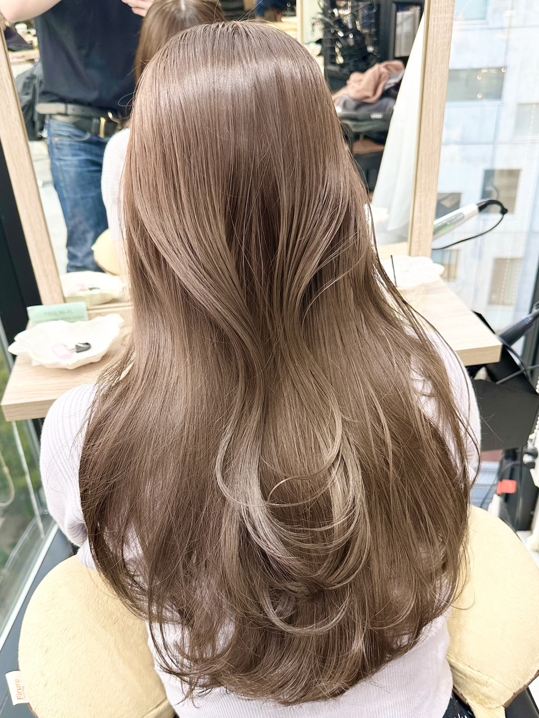 ミルクベージュ