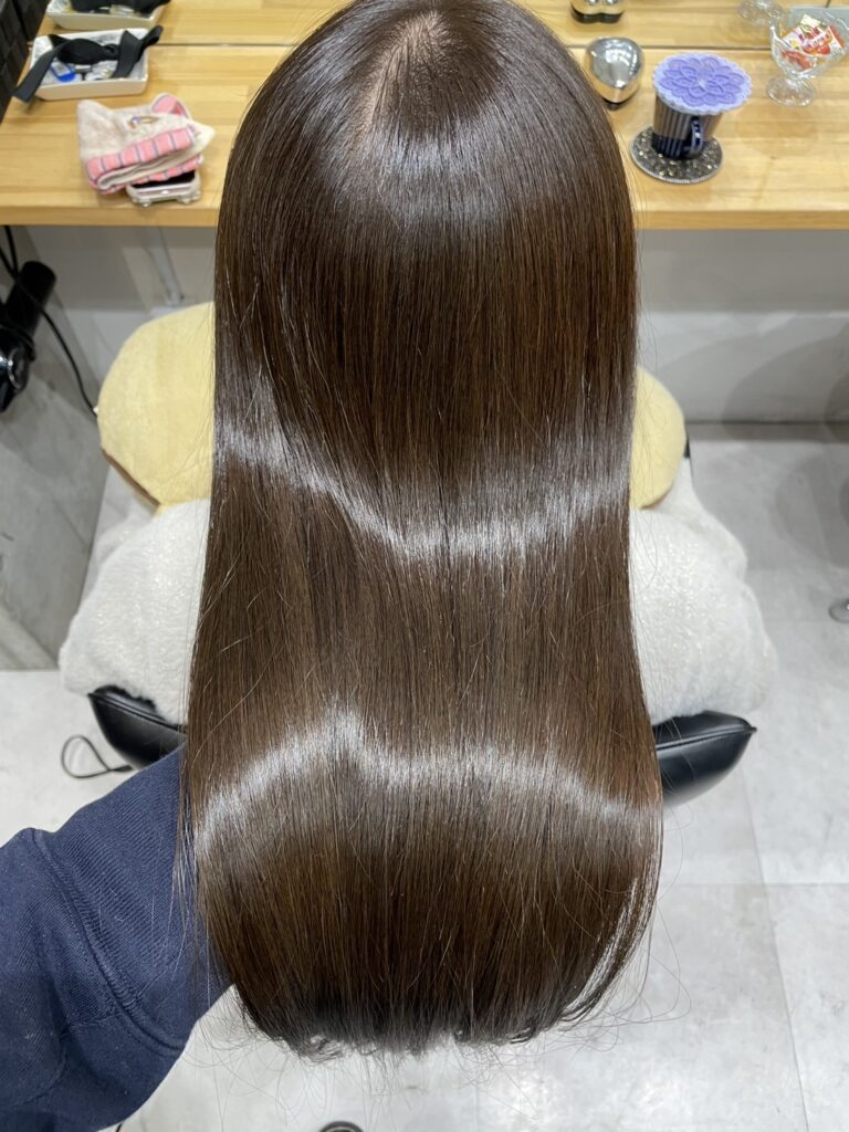 オリーブベージュ