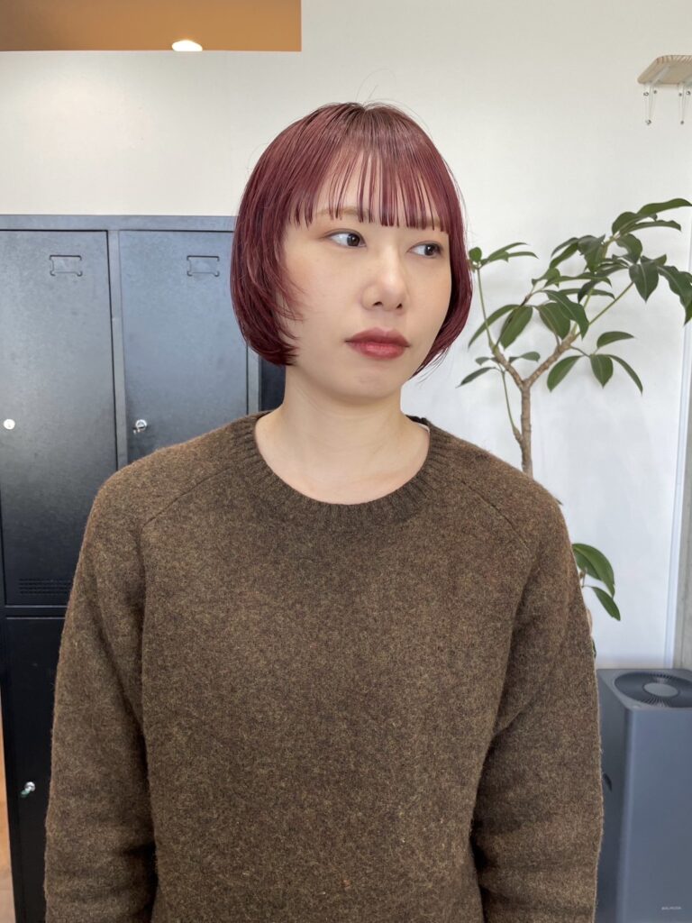 ボルドーカラーで血色感をプラス