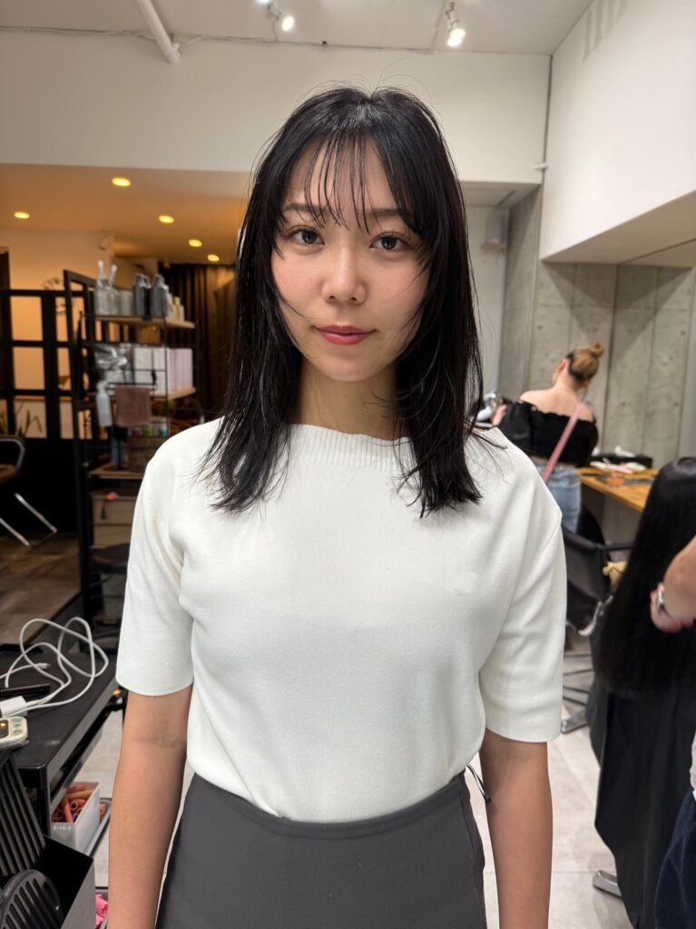 顔まわりパラパラレイヤースタイル