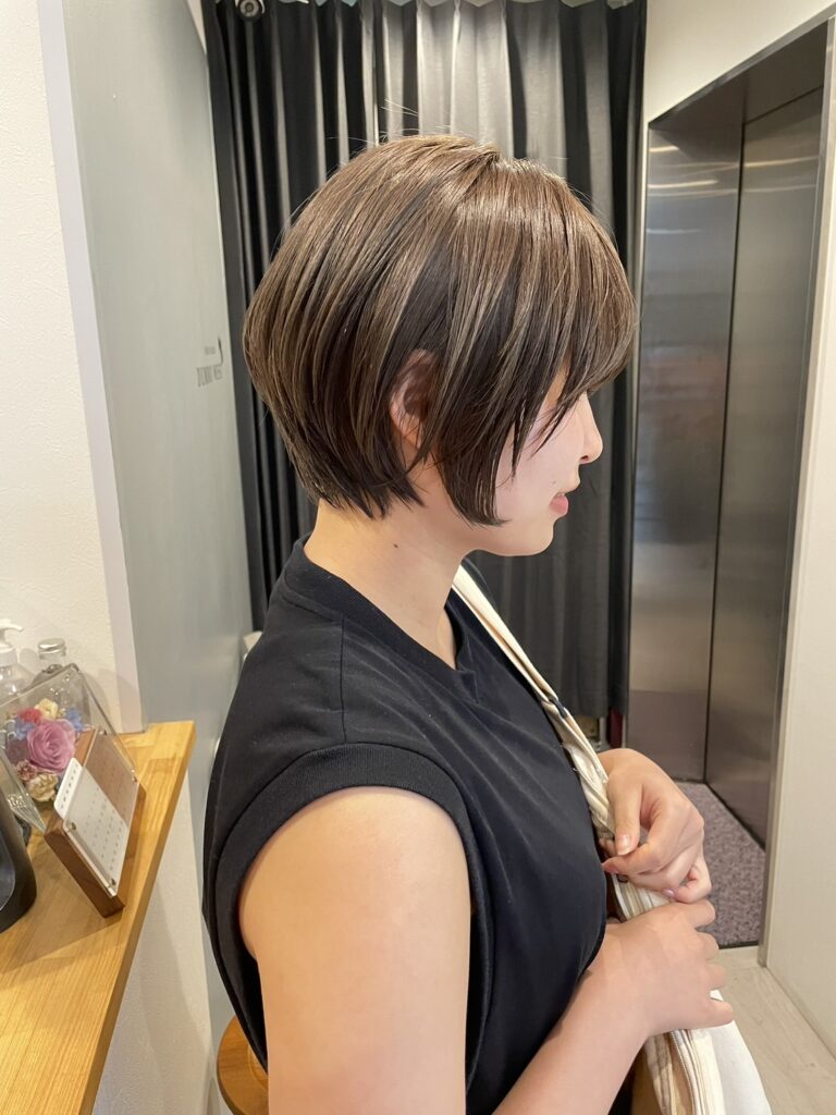 本日のスタイルはグレージュショート