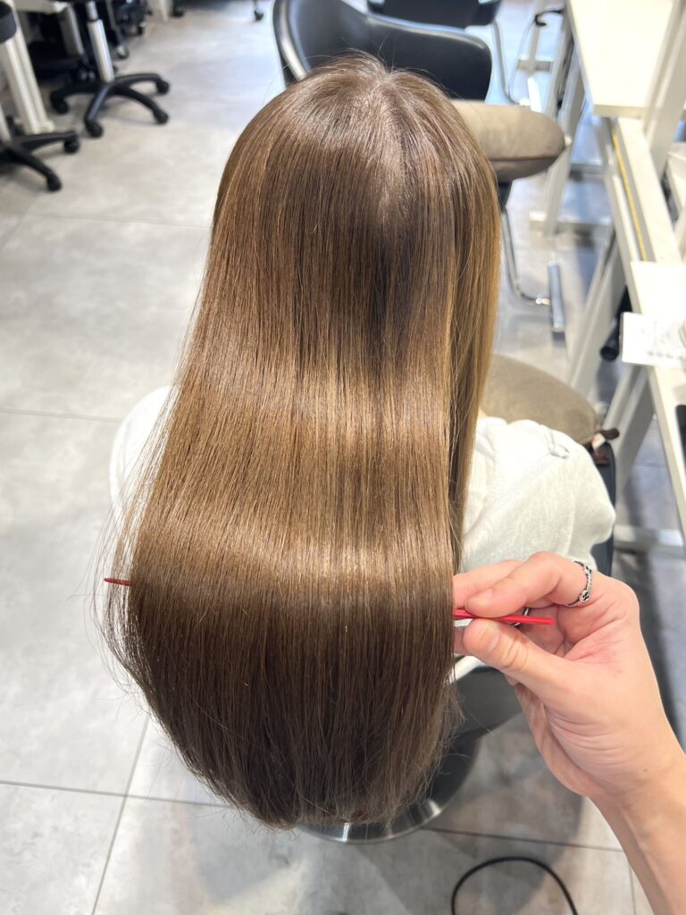 ツヤツヤの明るめベージュ