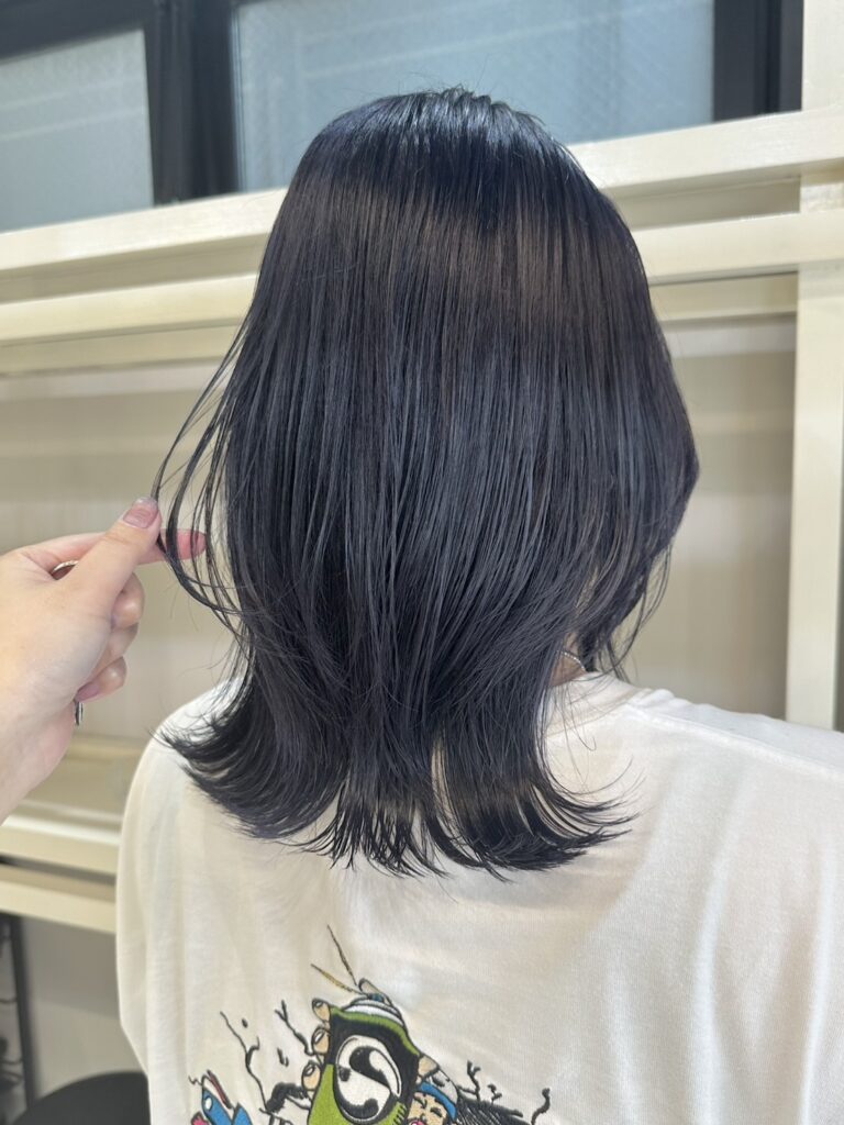 透明感のある暗色カラー