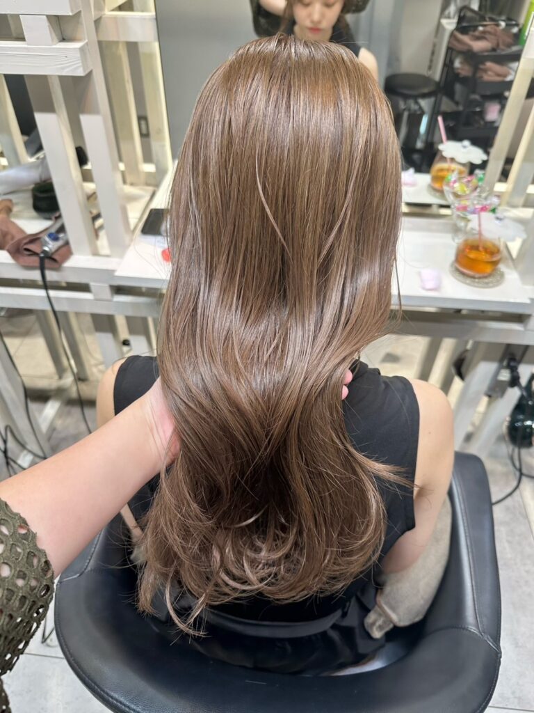 透明感のあるベージュカラー