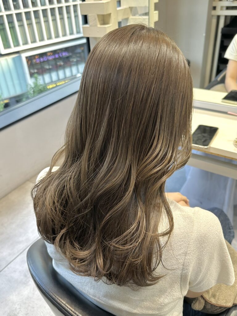 透明感のあるまろみベージュカラー