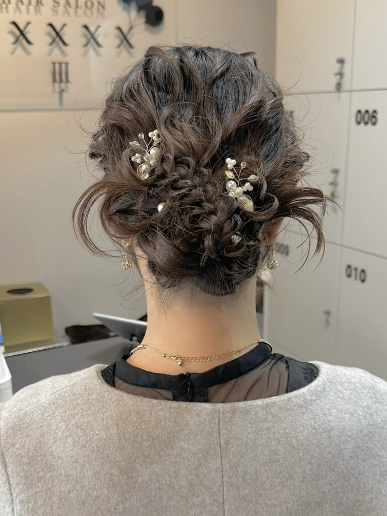 アップとカチモリを合わせたニュアンスヘア