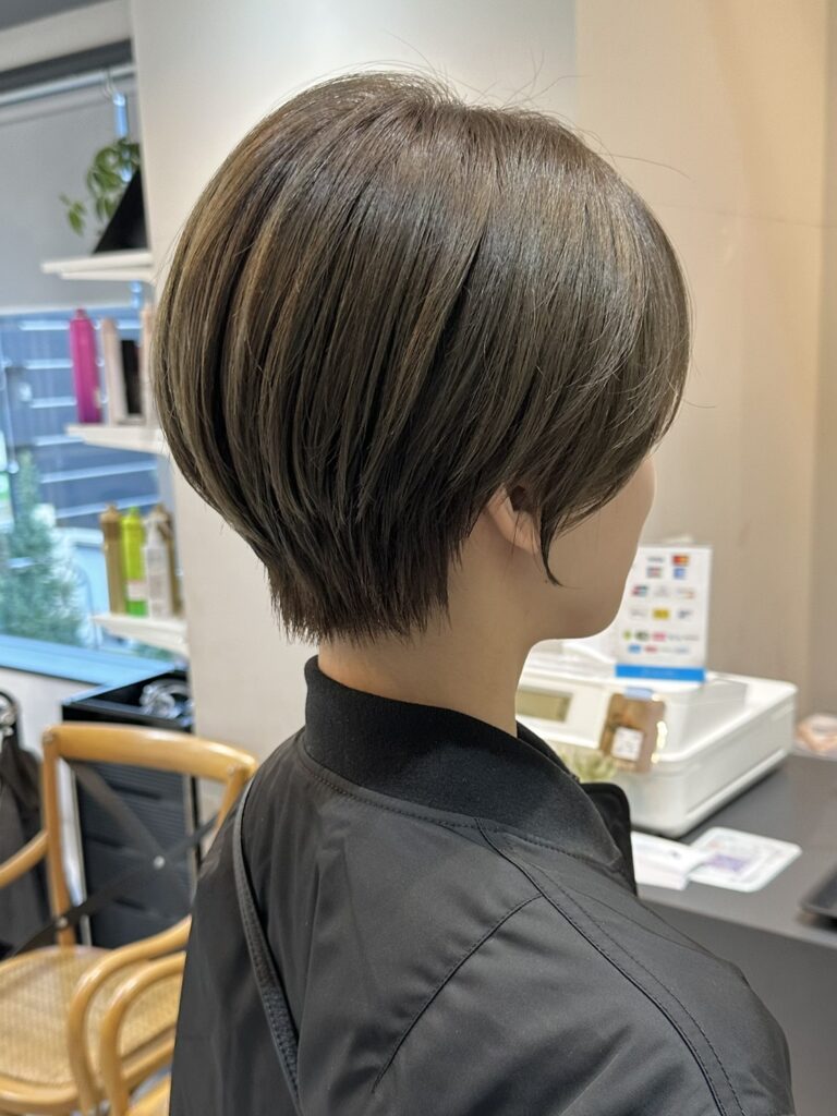 コンパクトなマッシュショート