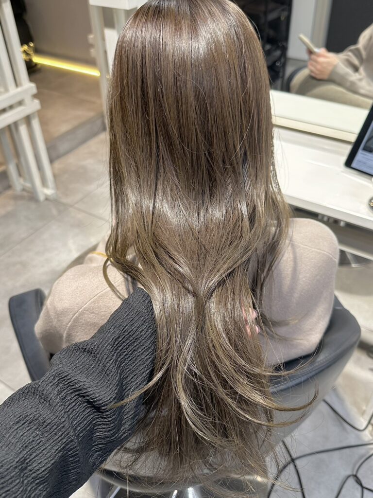 透明感のあるベージュカラー