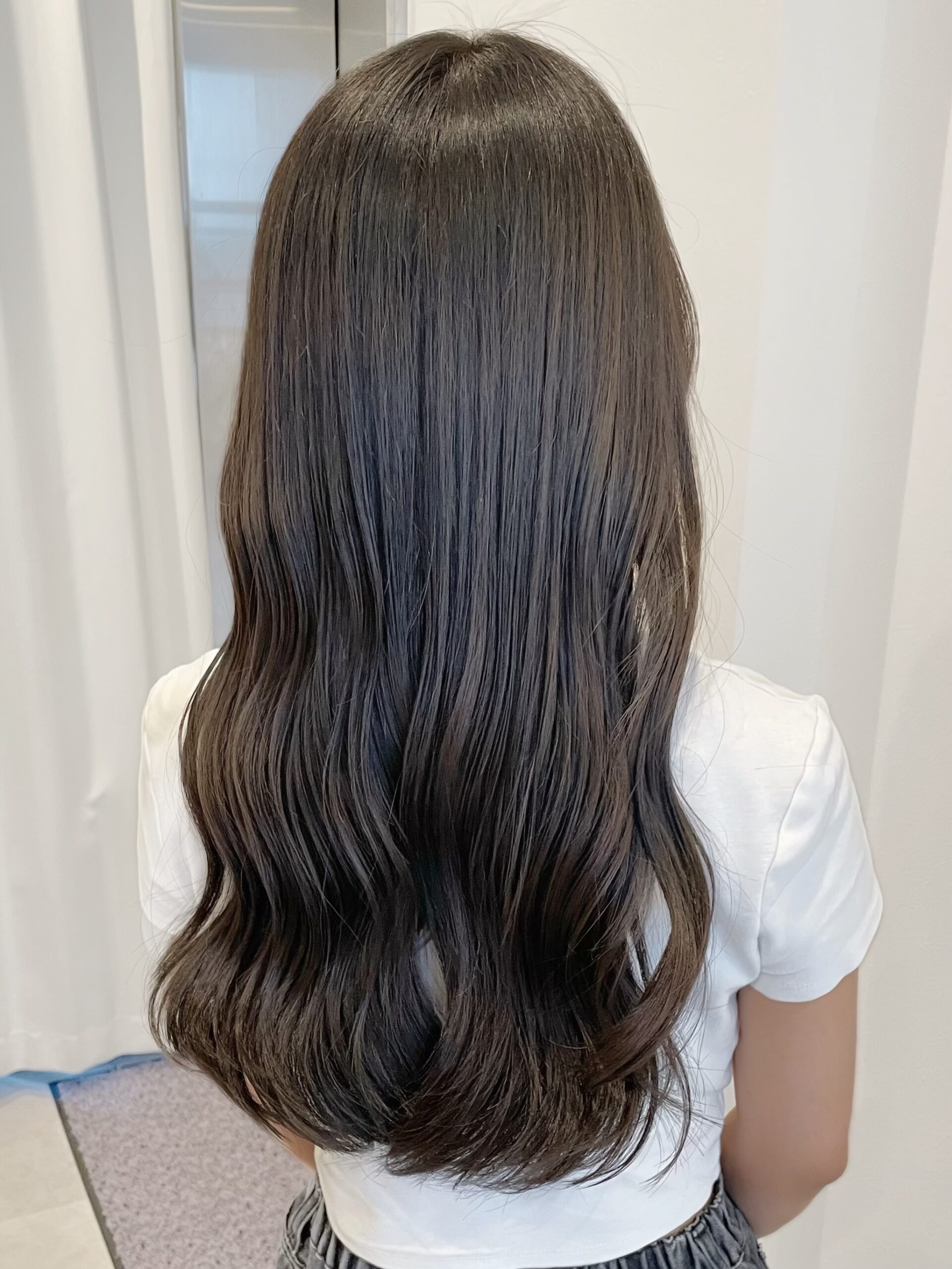 オリーブグレー