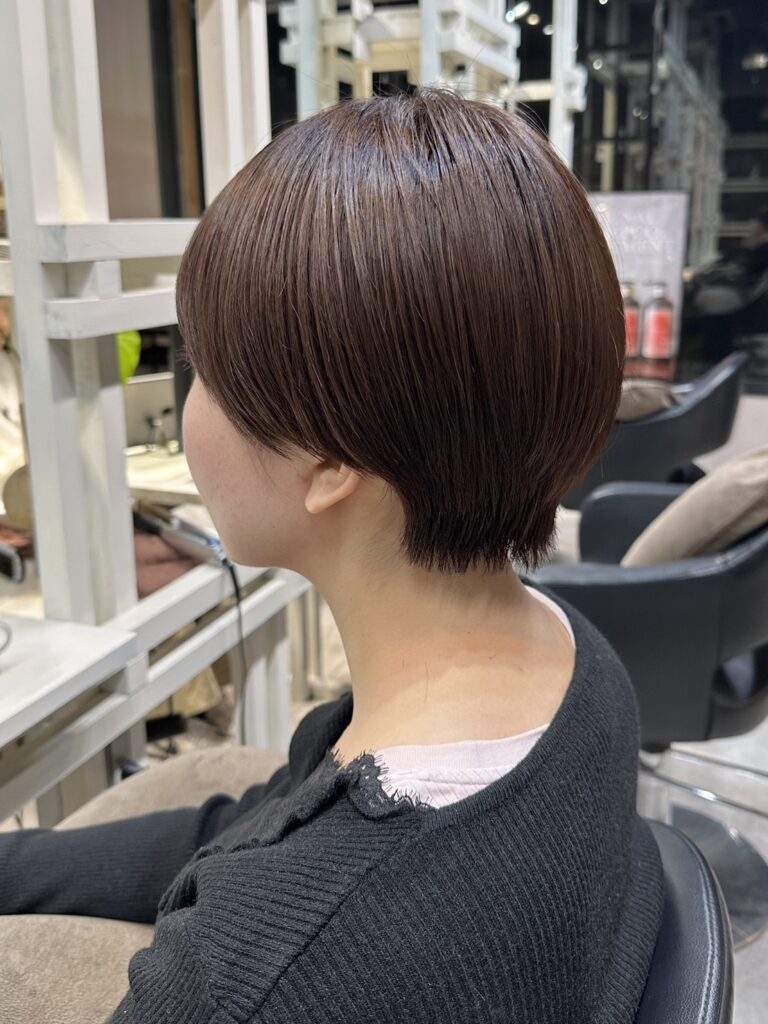 女性らしい丸みを残したコンパクトショート