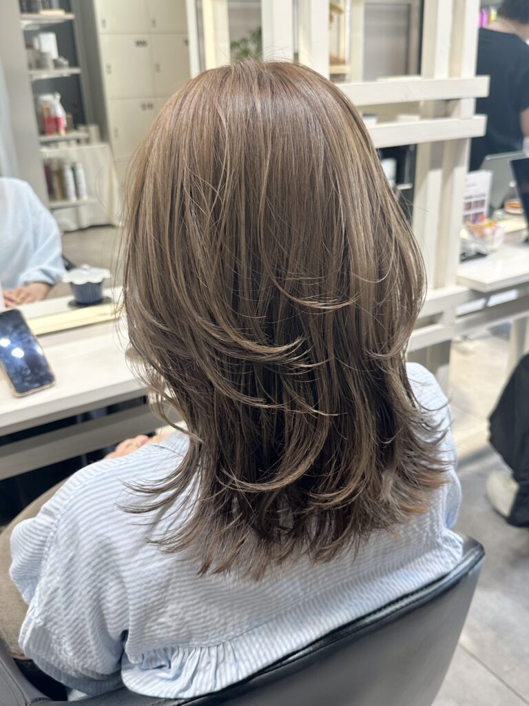 ミディアムレイヤースタイル