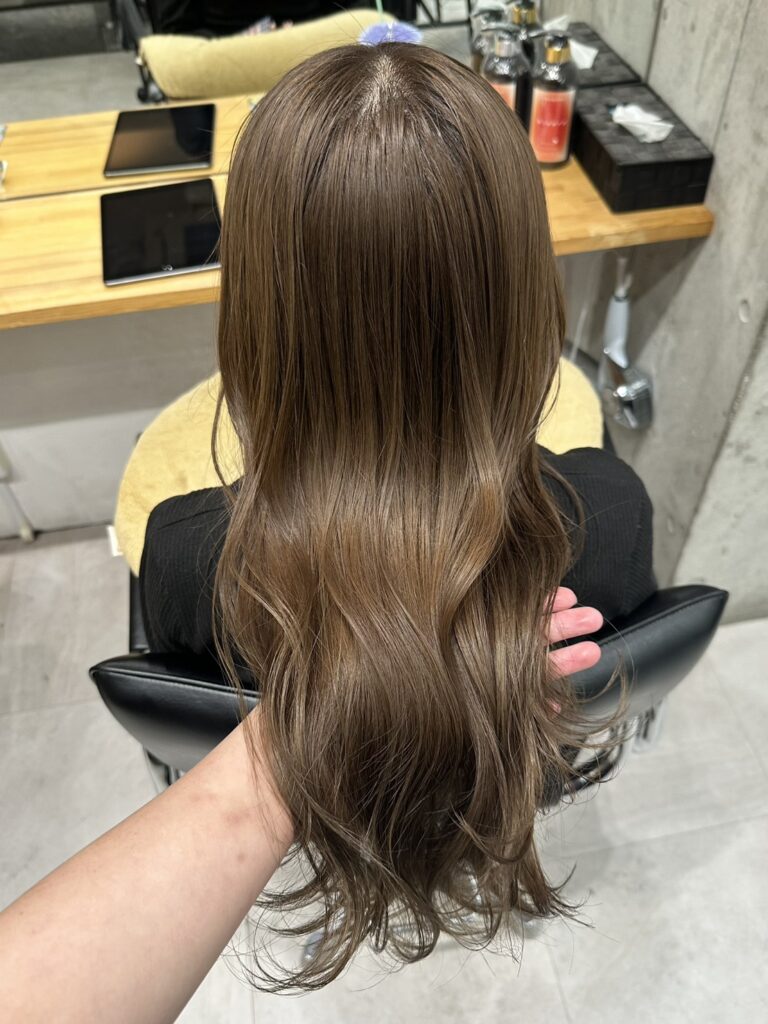 夏にぴったりのナチュラルベージュカラー