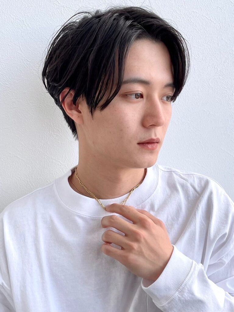 センターパートショートスタイル