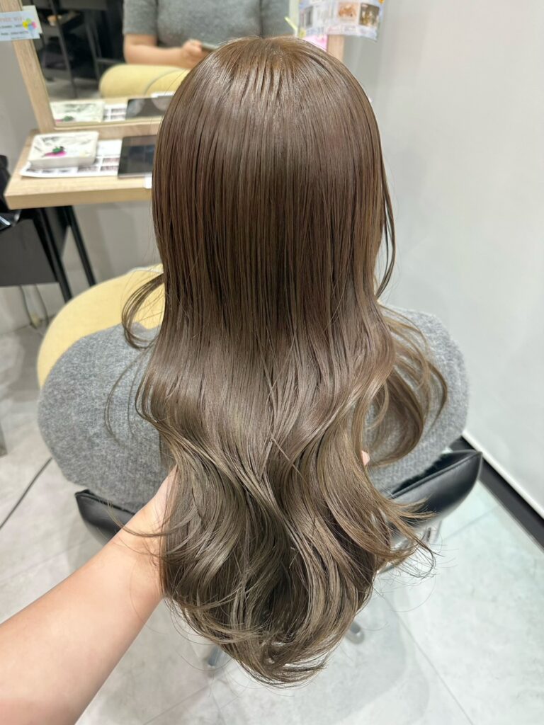 透明感抜群ヘーゼルベージュカラー