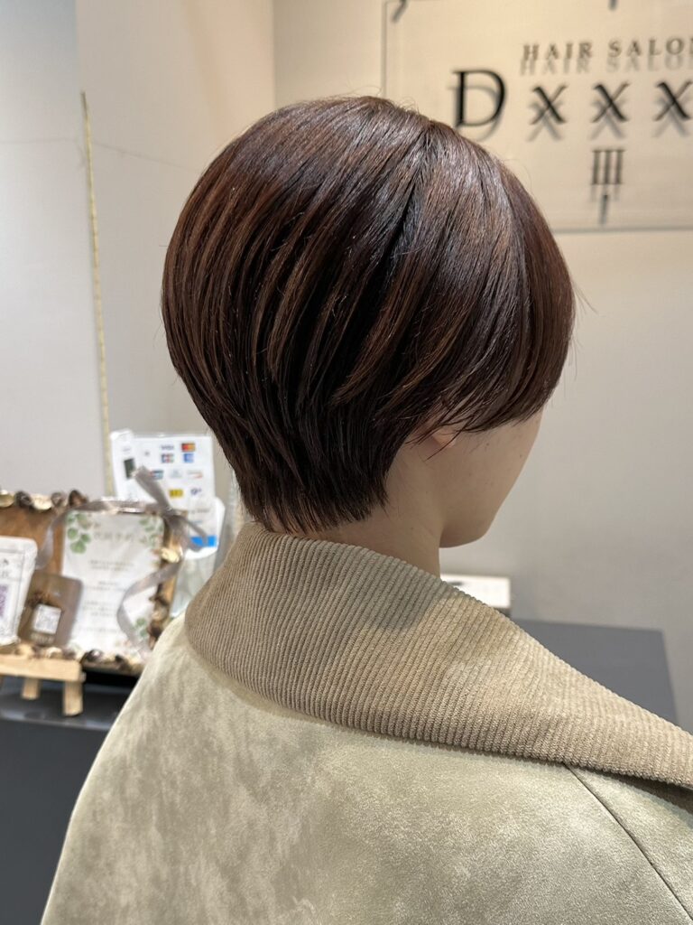 コンパクトなショートヘア