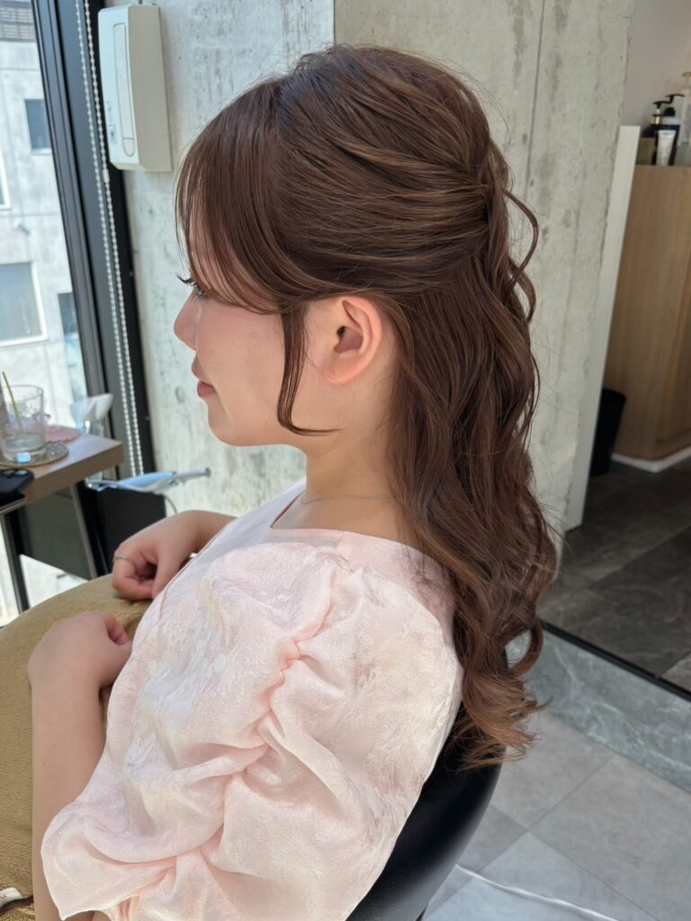 柔らかさと上品さを両立したハーフアップアレンジ