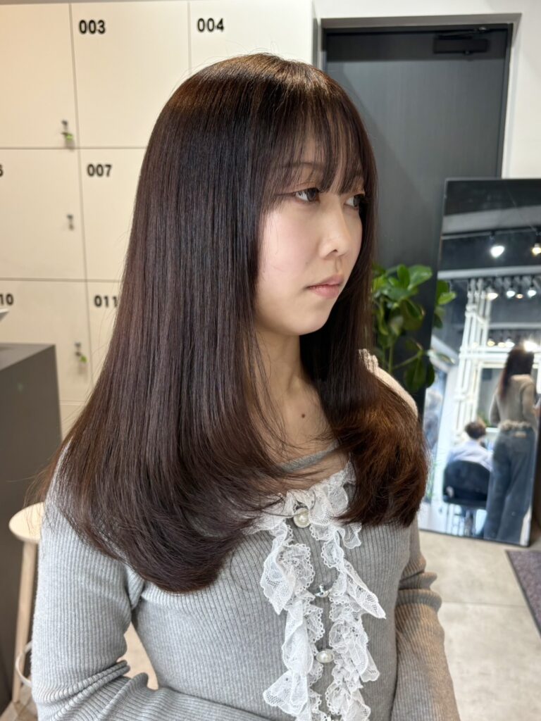 重さを残したレイヤーで扱いやすいヘアスタイルに！