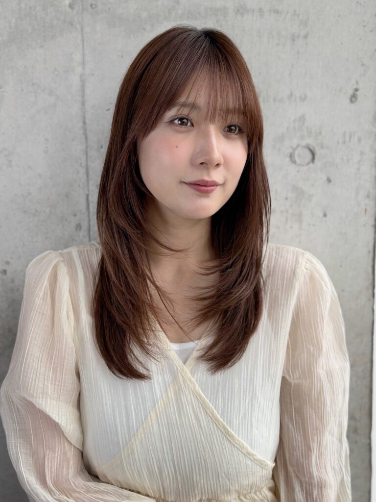 レイヤースタイルに透明感ベージュ