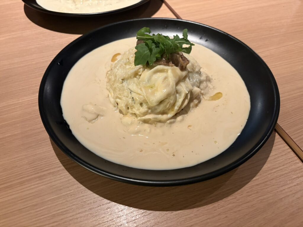 トリュフ香る白いオムライス