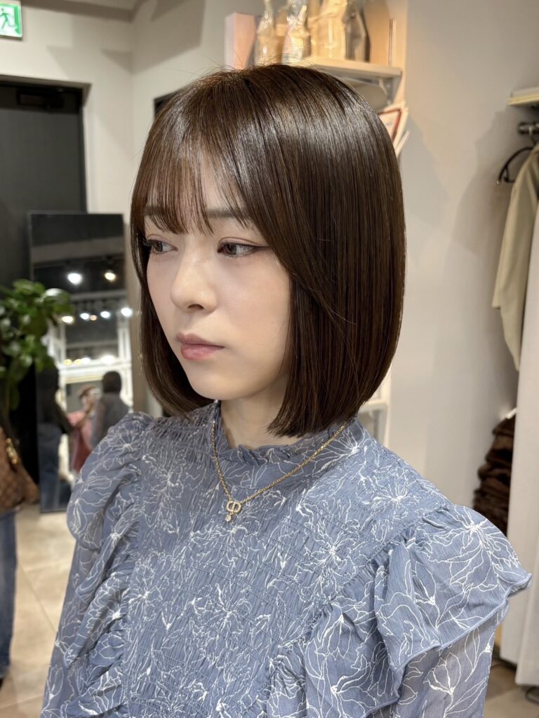 オリーブベージュ ボブヘア