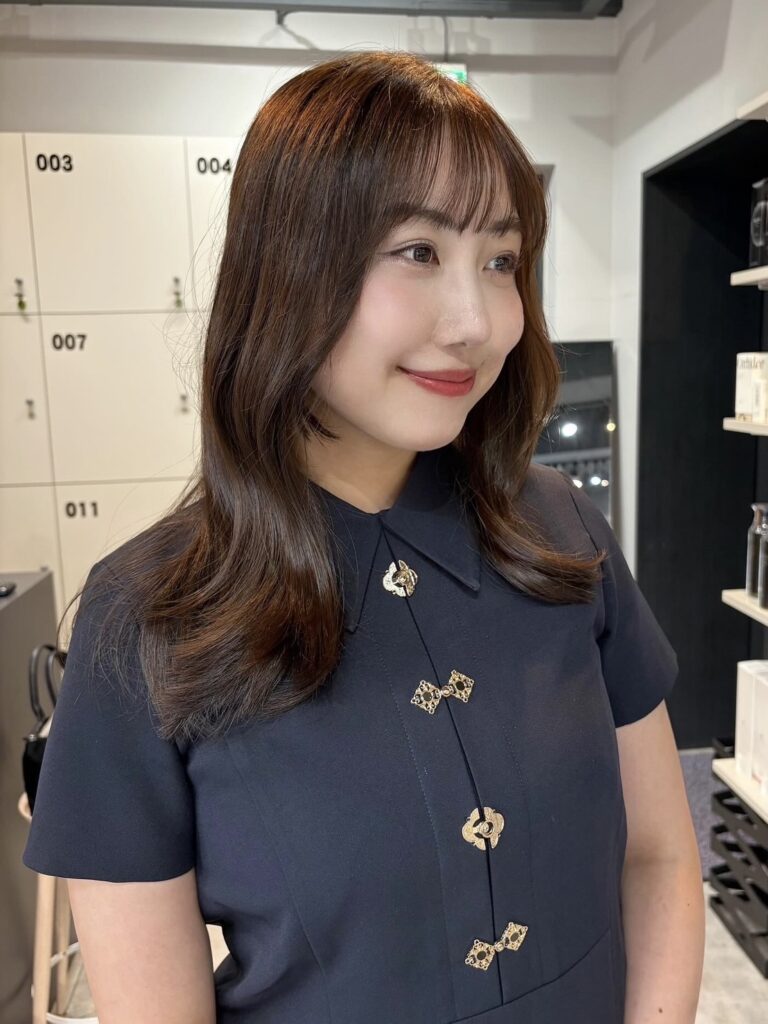 ベージュカラーにくびれヘア