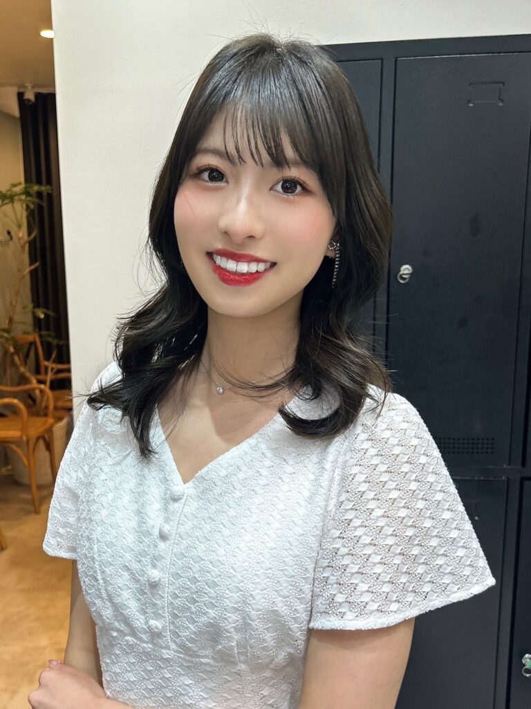 透明感グレージュカラー くびれヘア