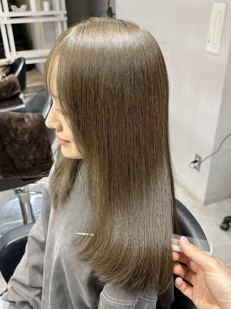 透明感オリーブベージュ