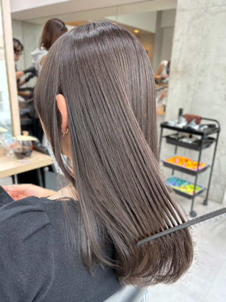 透明感グレージュカラー